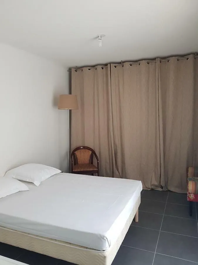 Suit Dream Avignon 0*,  France